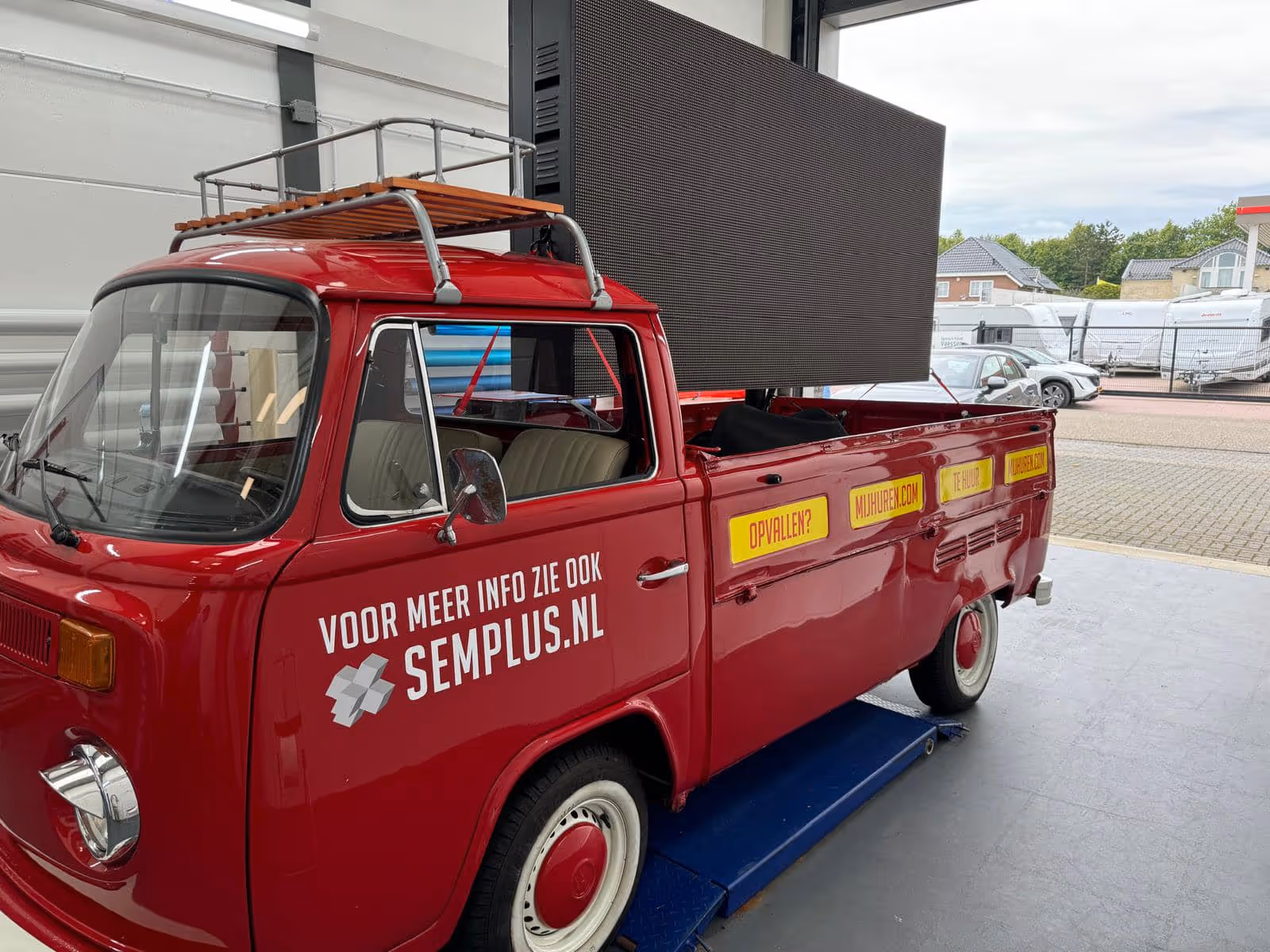 LED Promotie Bus met dubbelzijdig LEDscherm