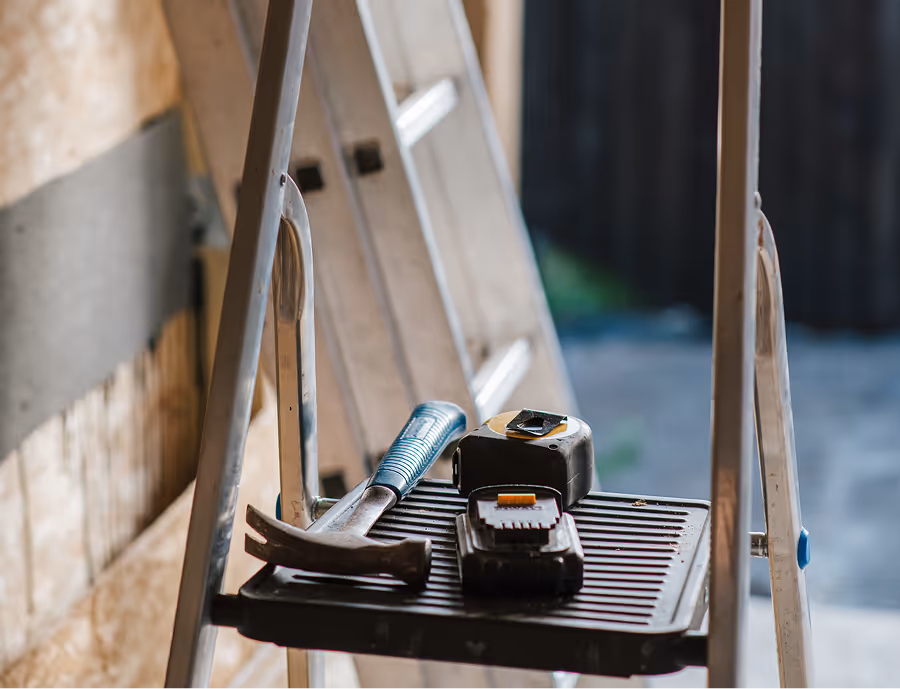 Leiter und Werkzeug – Tragwerksplanung für Umbau im Bestand