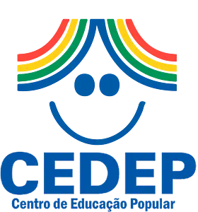 Logotipo com um rosto sorridente formado por dois pontos azuis e uma linha curva sob um arco-íris com listras vermelhas, laranjas, amarelas, verdes e azuis; abaixo está o texto CEDER e um texto menor abaixo.