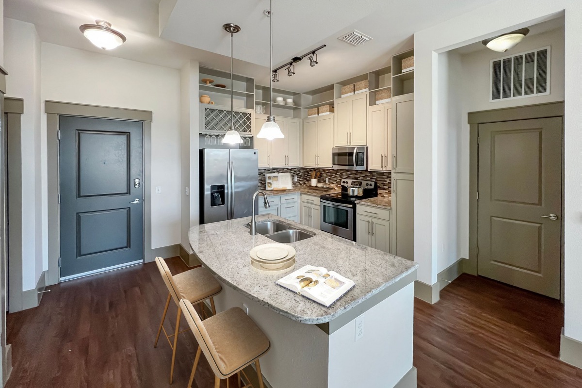 10' or 11' Soaring Ceilings