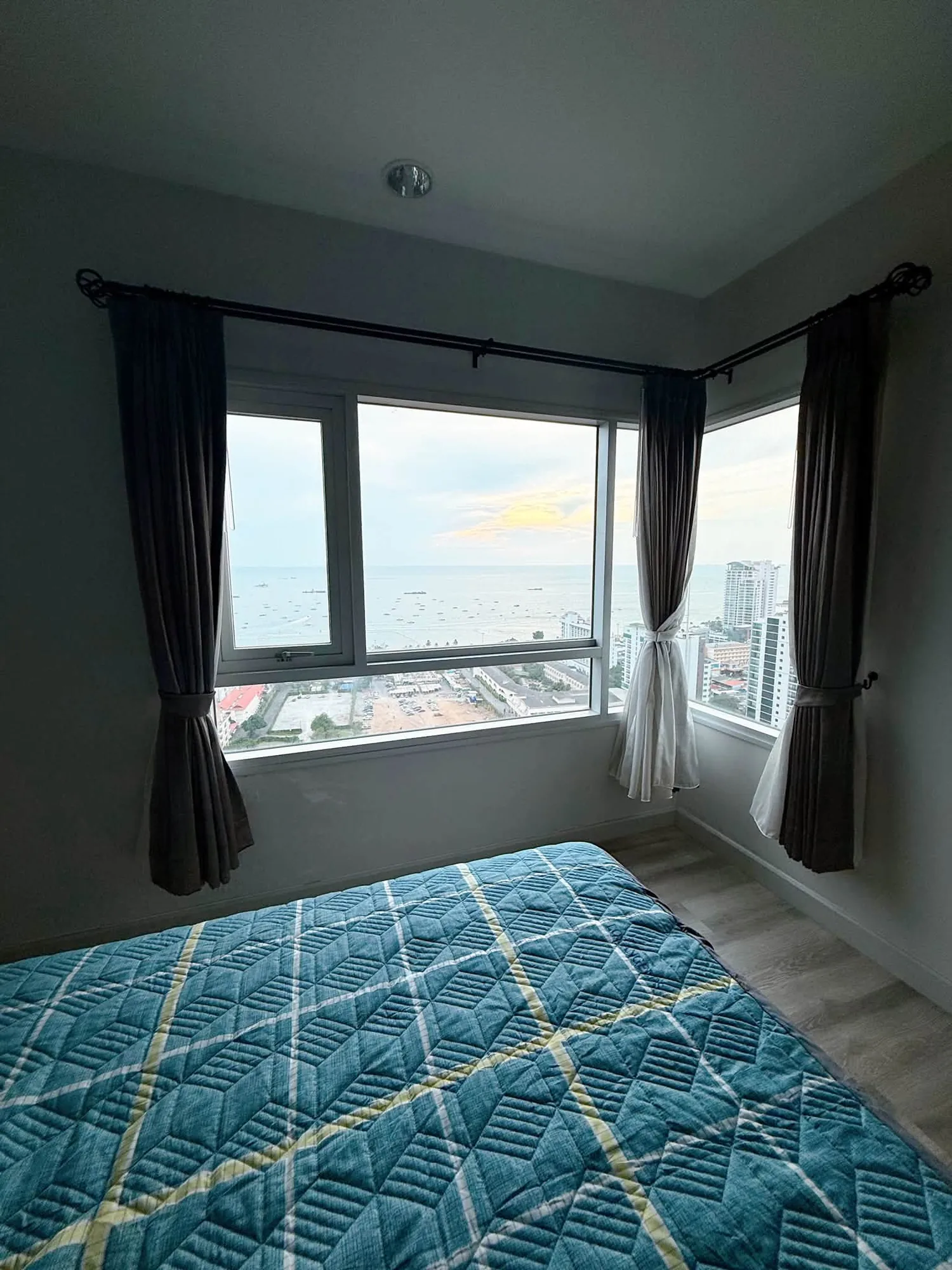 Centric Sea Pattaya (28th Floor, Sea View)