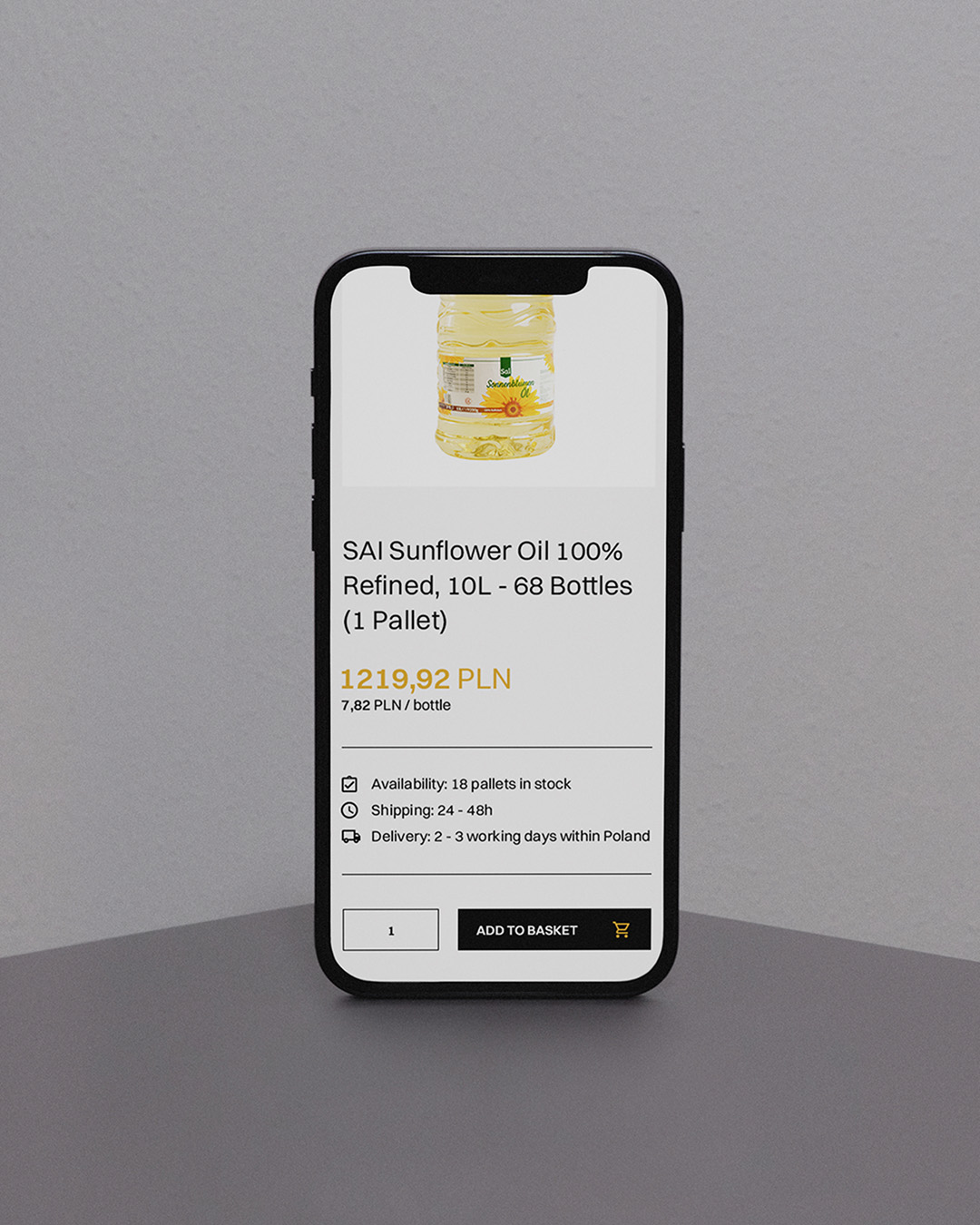 Prezentacja widoku mobilnego karty produktowej sklepu internetowego na telefonie 