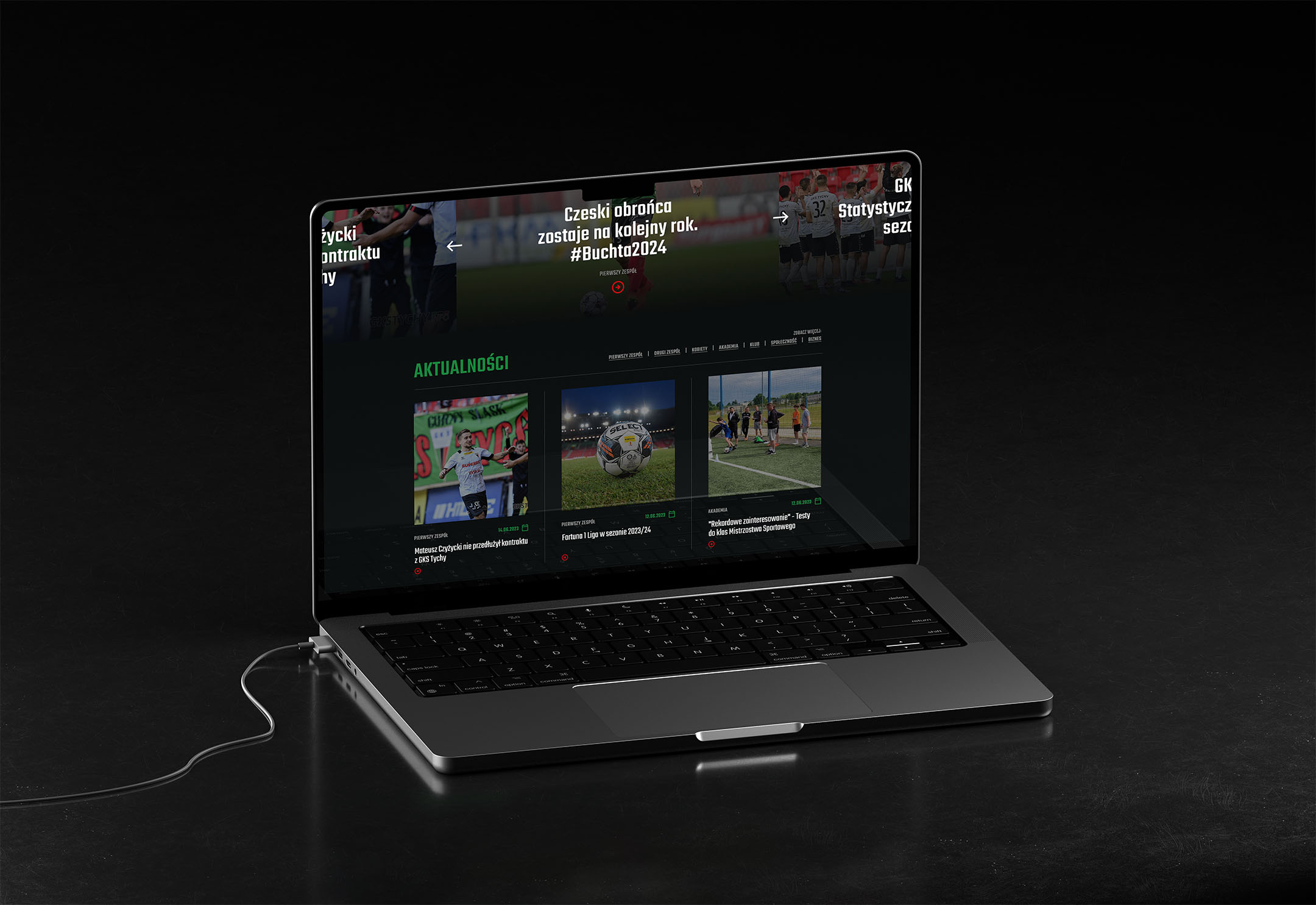 Prezentacja strony internetowej piłkarskiego klubu GKS Tychy na laptopie