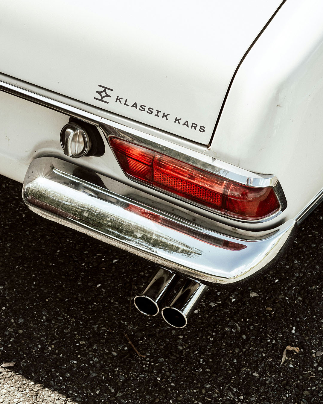 Klassik Kars - prezentacja logo jako naklejki reklamowej na samochodzie