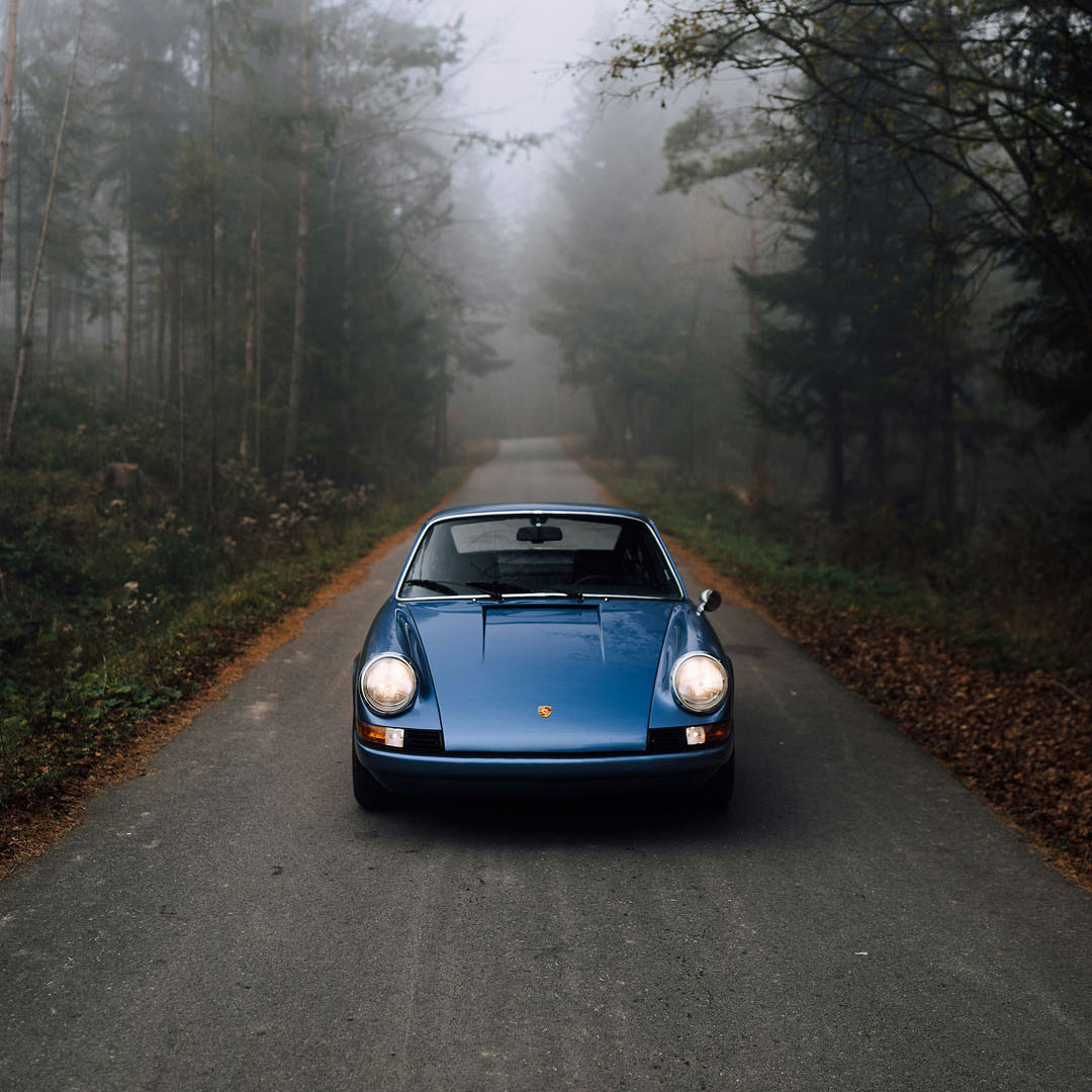 Porsche 911 - zdjęcie jednego z oferowanych przez wypożyczalnie samochodu