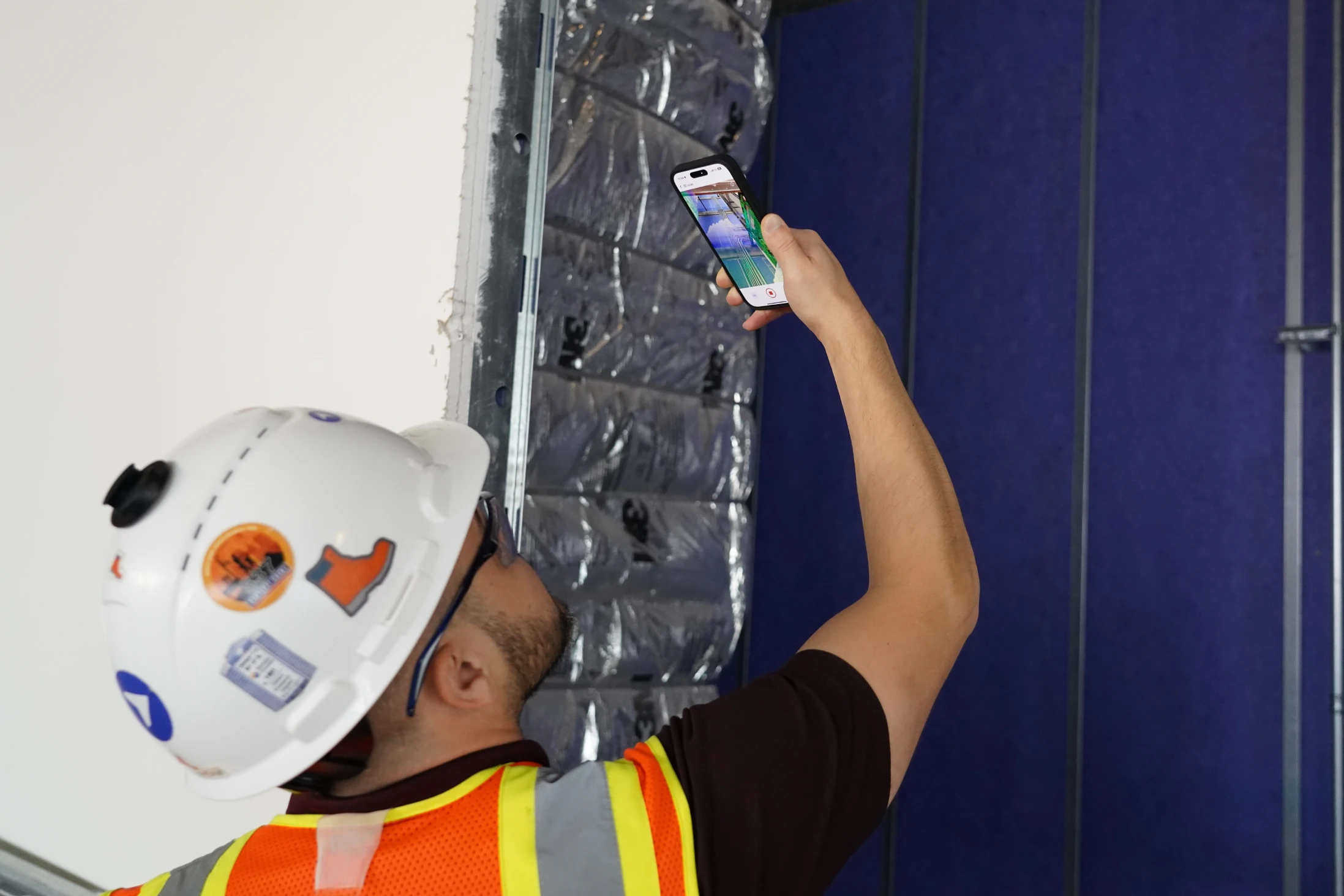 Builder using 3D scanning on a jobsite