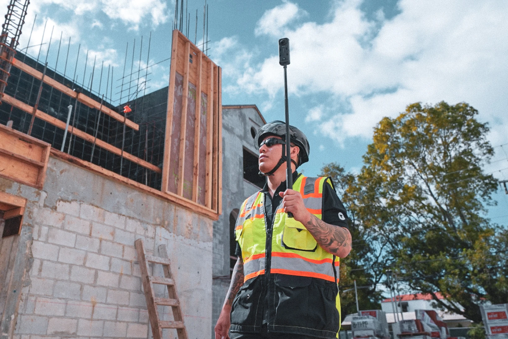 Builder with a 360 camera walking the job