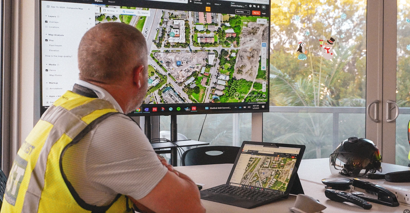 Builder using preconstruction software in the jobsite office