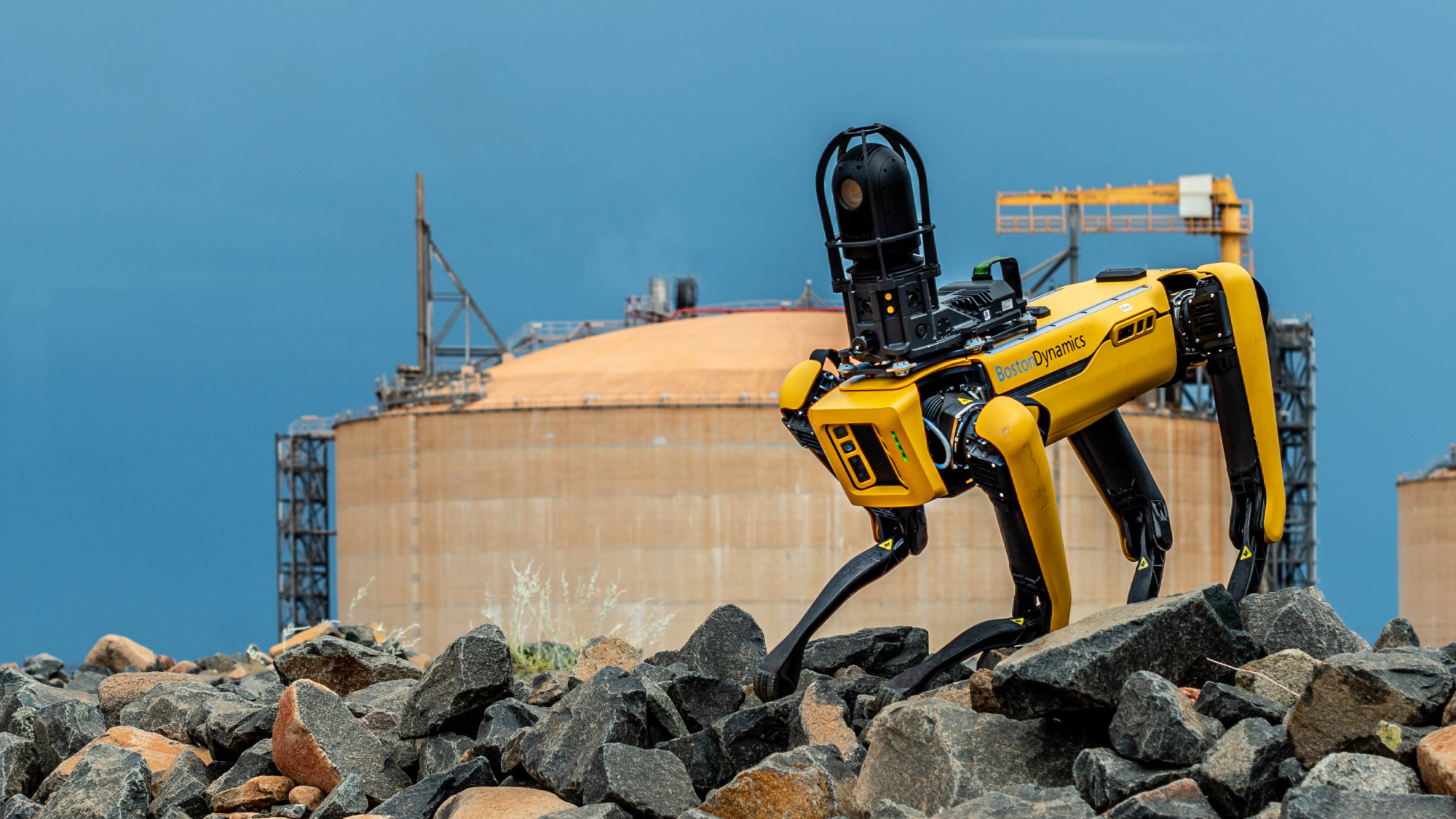 Construction worker using DroneDeploy’s unified reality capture platform