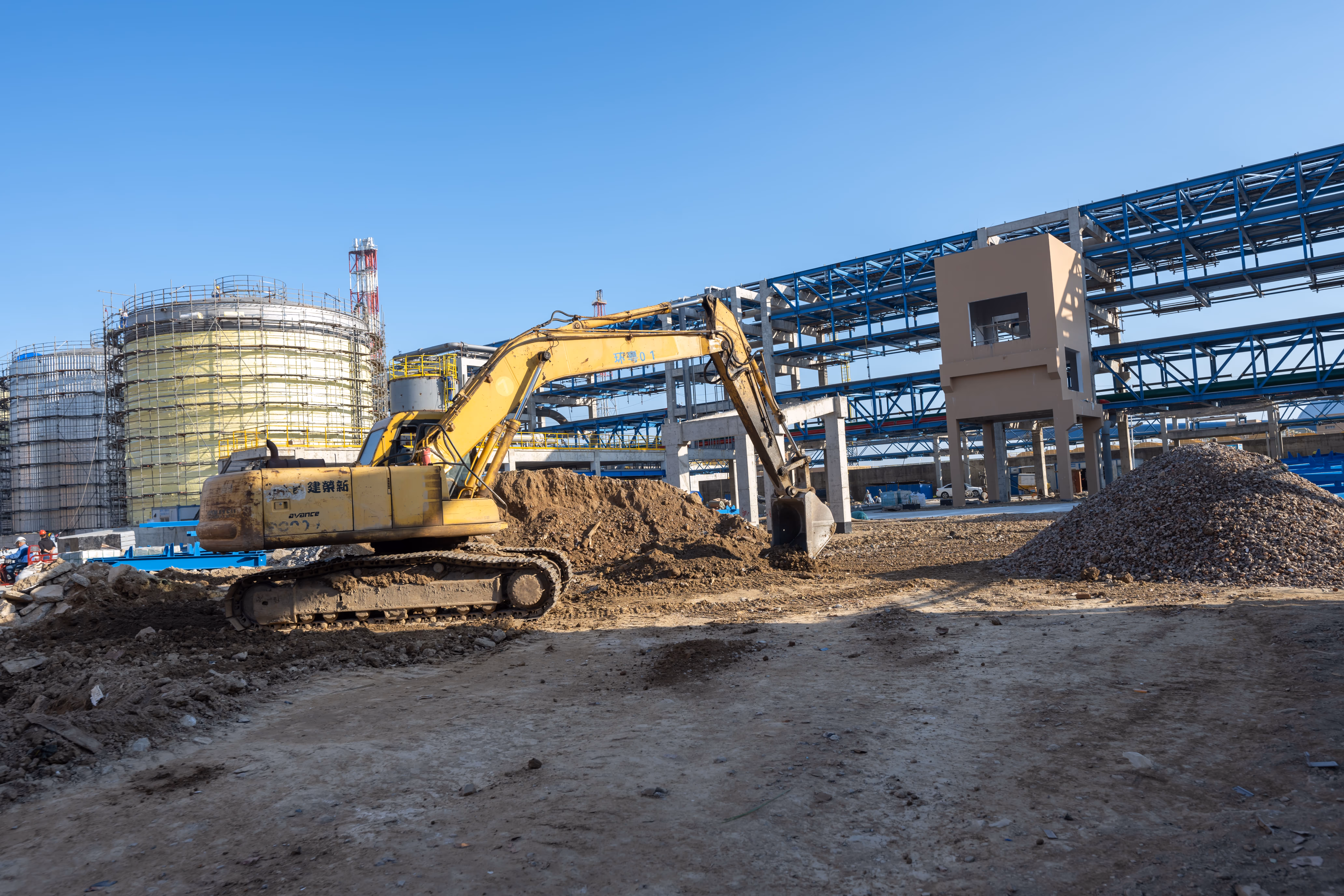 Industrial site decommissioning and field operations representing Matidor solutions for construction, utilities, and mining industries