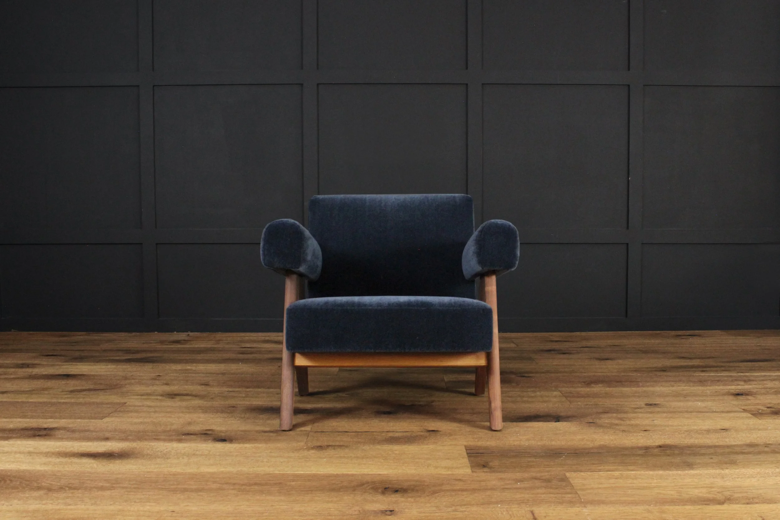 Pierre chair front
