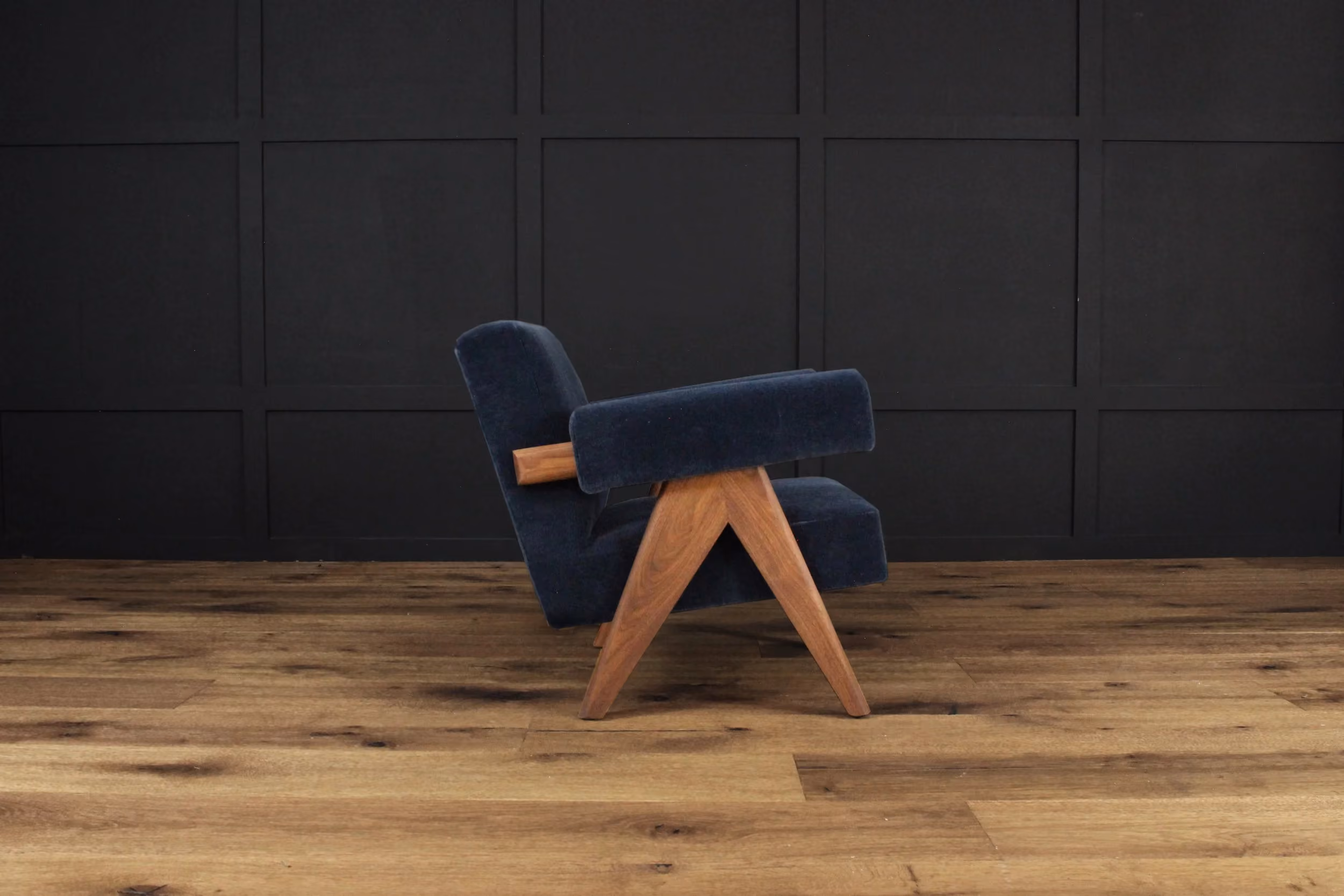 Pierre chair side