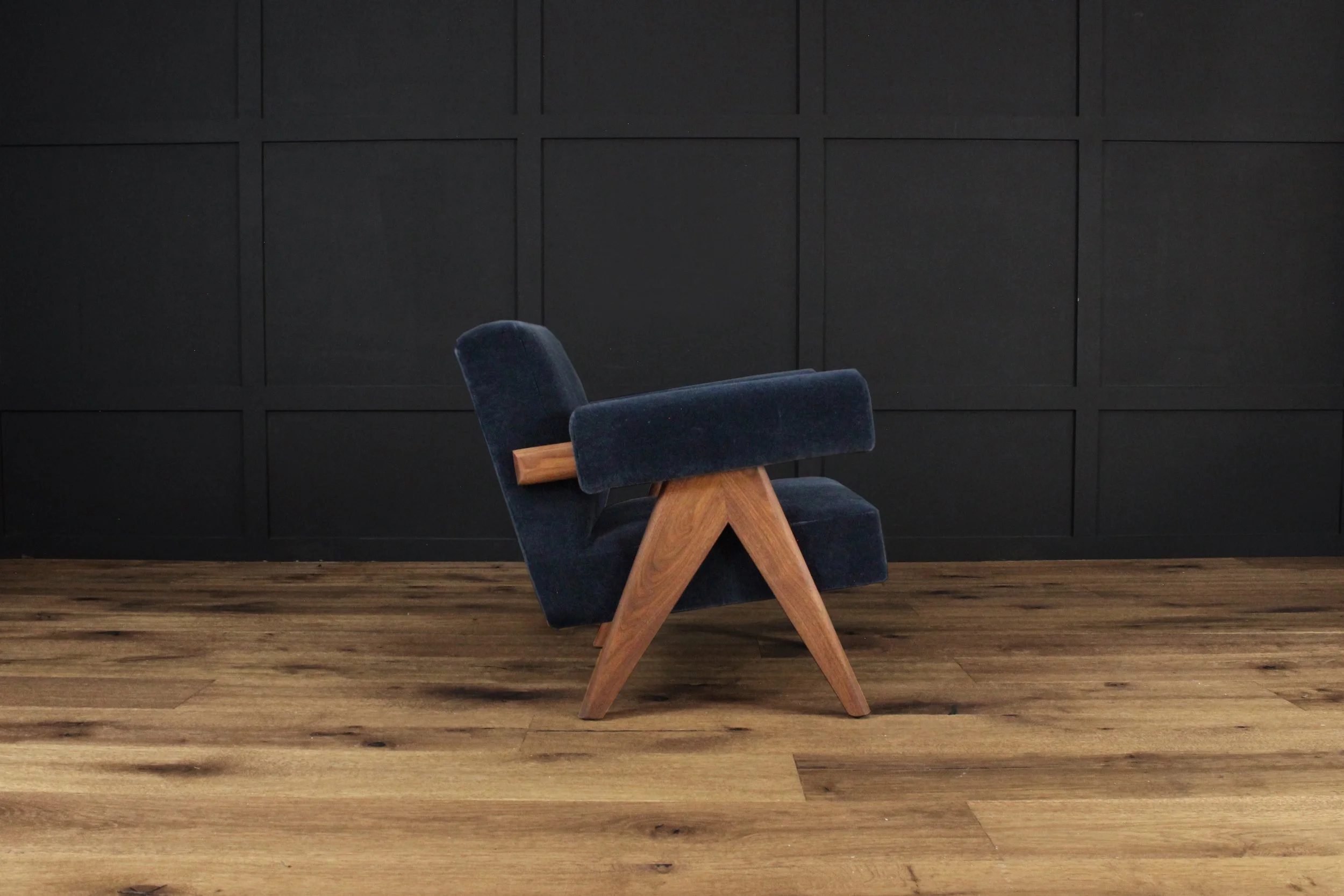 Pierre chair side