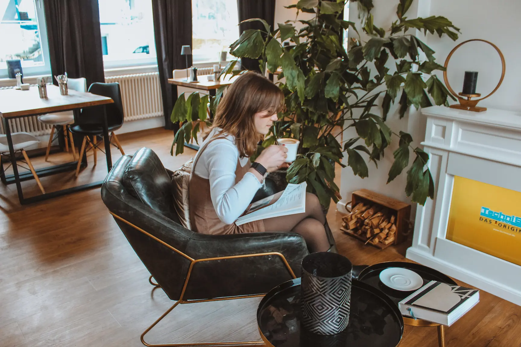 Lounge mit Sessel und Kaffee im Boutiquehotel Palmenbad Kassel