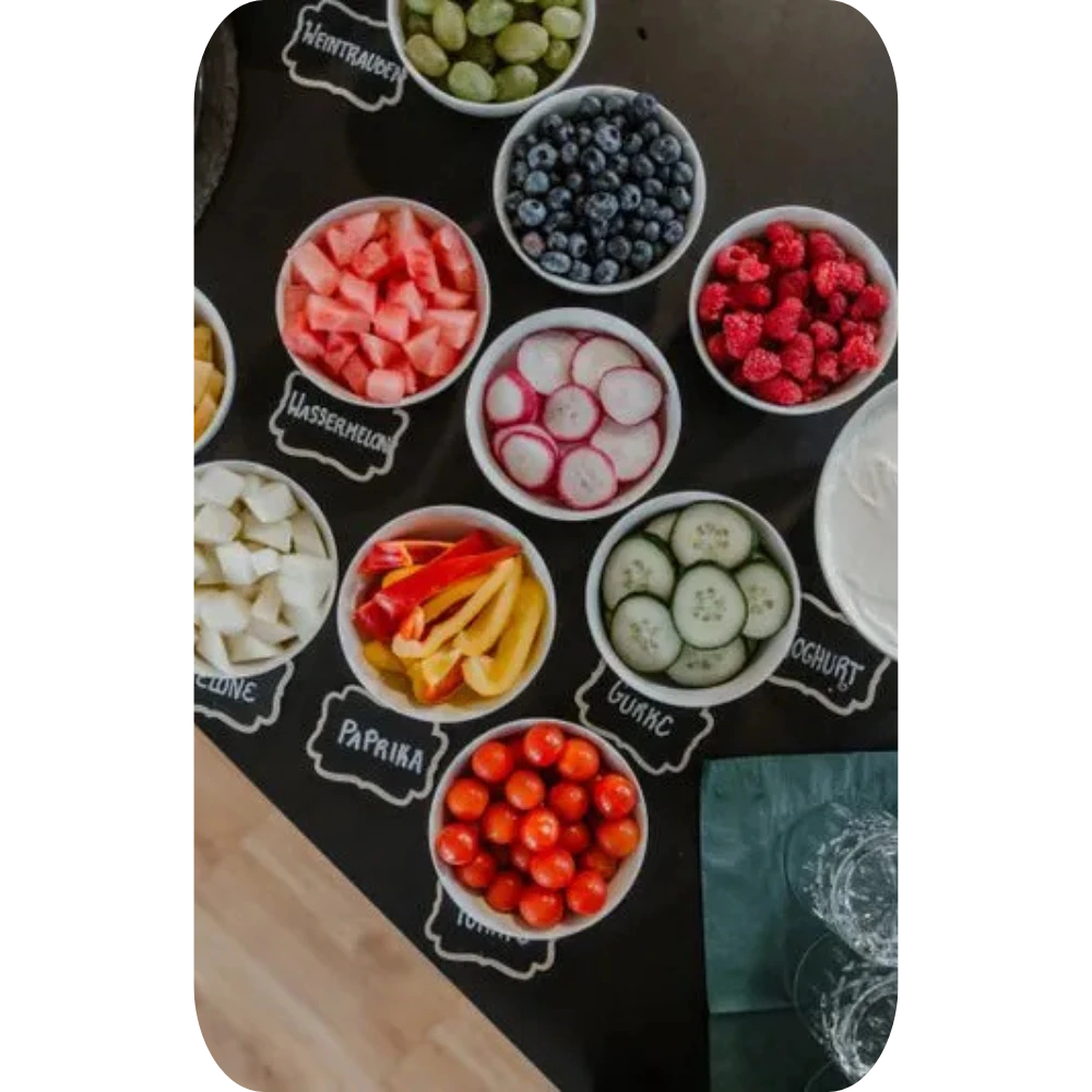Frühstücksbuffet mit frischem Obst und Joghurt im Boutiquehotel Palmenbad Kassel