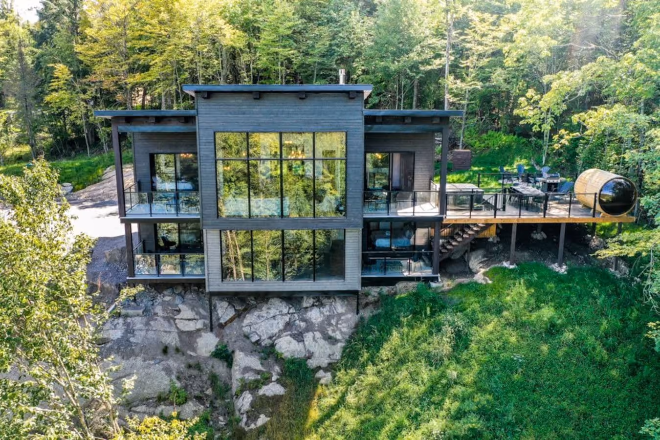 Glass chalet in the forest near Mont-Tremblant