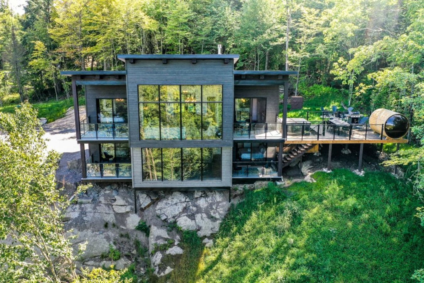 Glass chalet in the forest near Mont-Tremblant