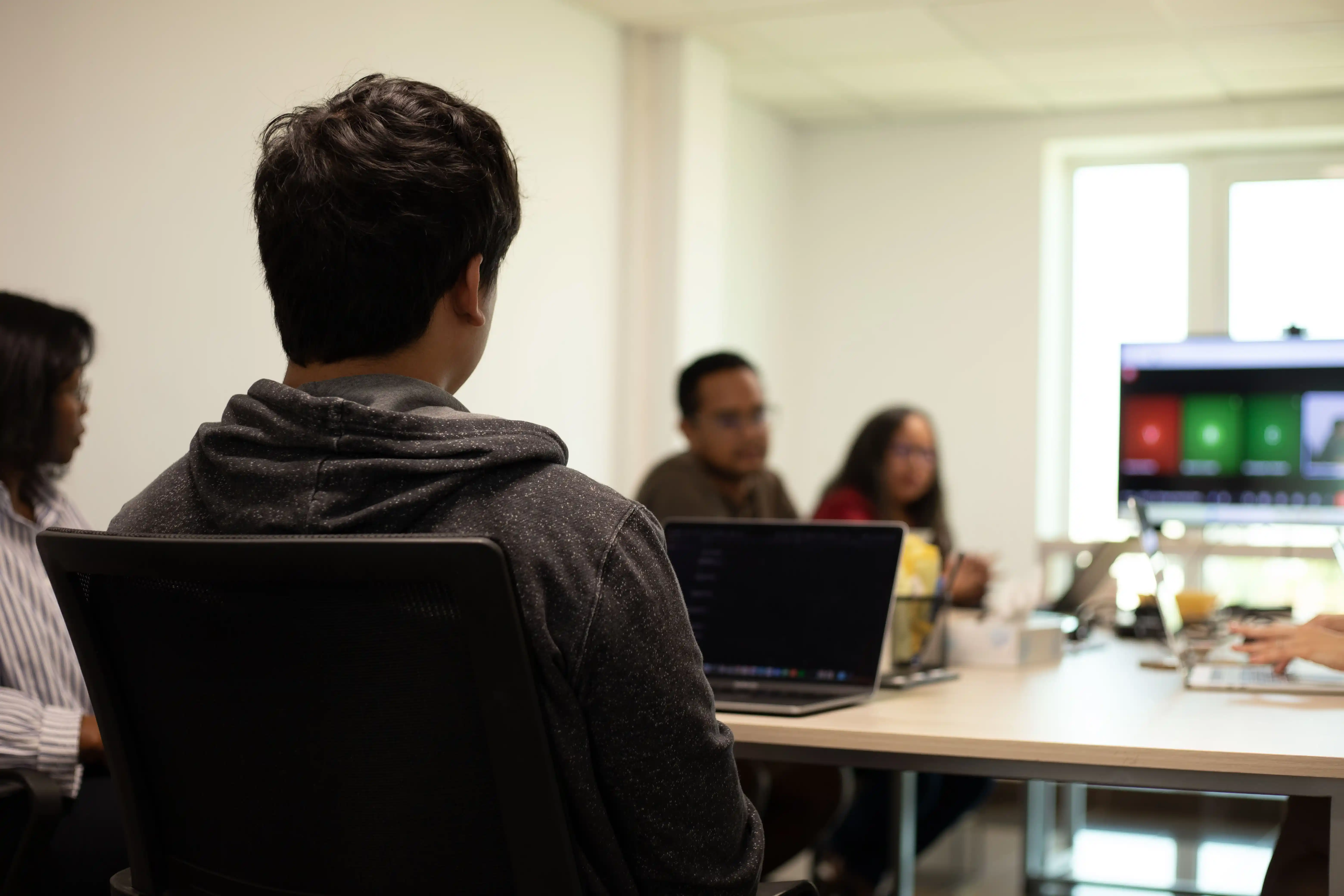 Ingénieurs Novity collaborant sur un projet de sous-traitance et outsourcing informatique a Madagascar