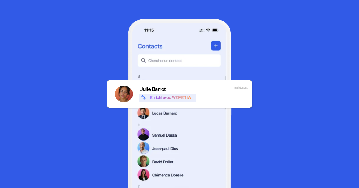 Écran d'un smartphone affichant une liste de contacts dans une application, avec une fenêtre pop-up au centre montrant le contact Julie Barrot avec une photo et le texte Enrichi avec WEMET IA sur fond bleu.