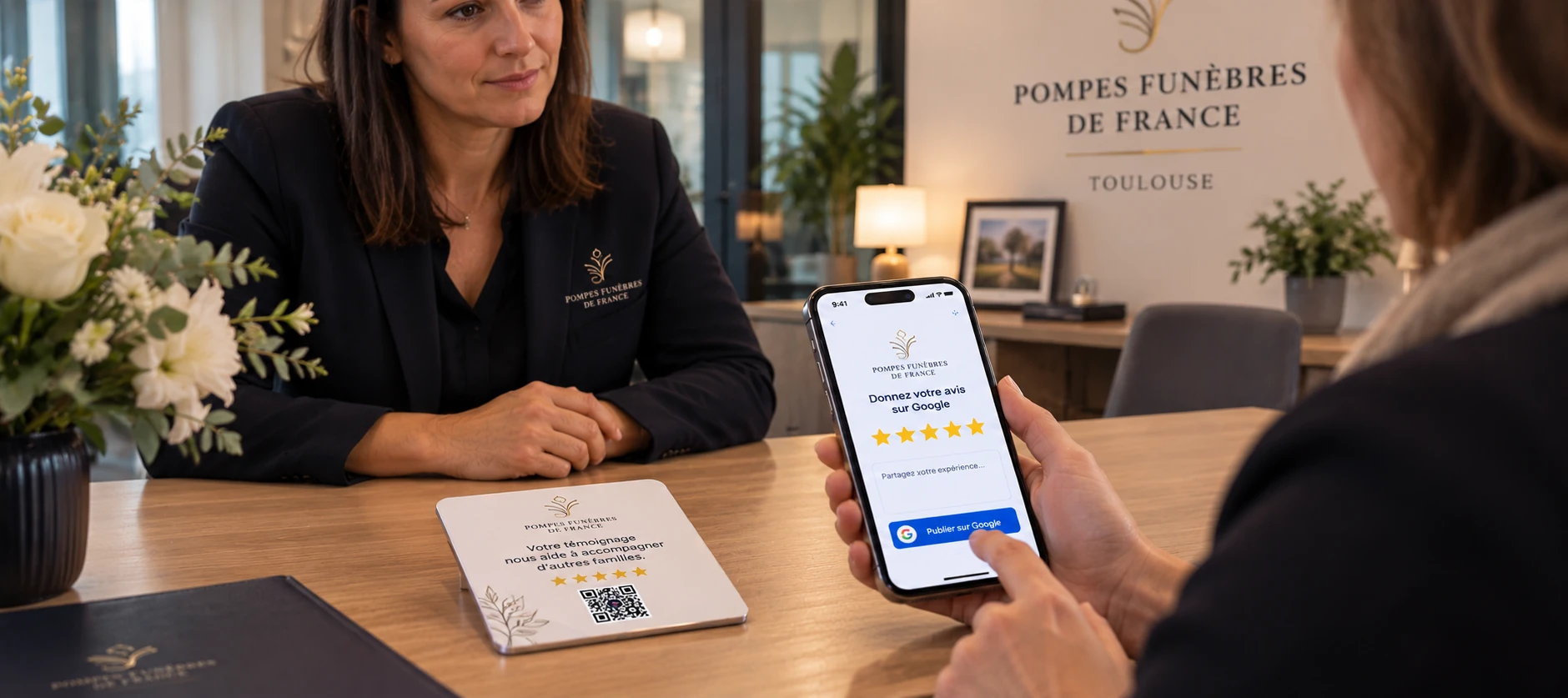 Plaque NFC avis Google à l’accueil d’une agence de pompes funèbres