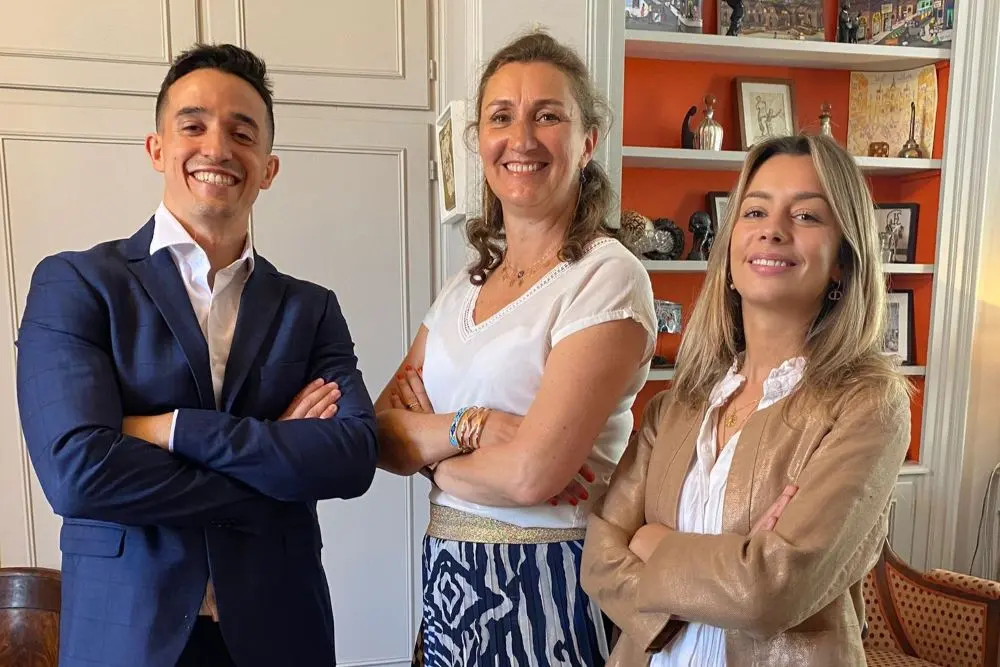 France de Heere et le youtubeur Tibo InShape après le tournage d'une vidéo sur les codes du savoir-vivre et l'élégance à la française.