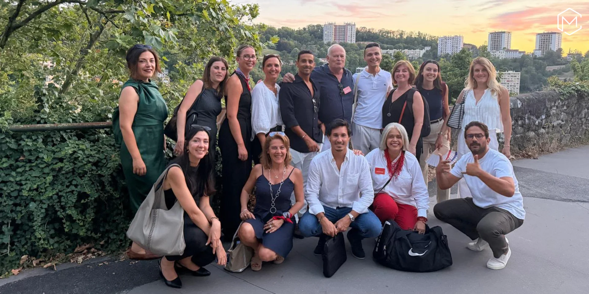 Group photo at Echapevoo Afterworks networking event, Lyon
