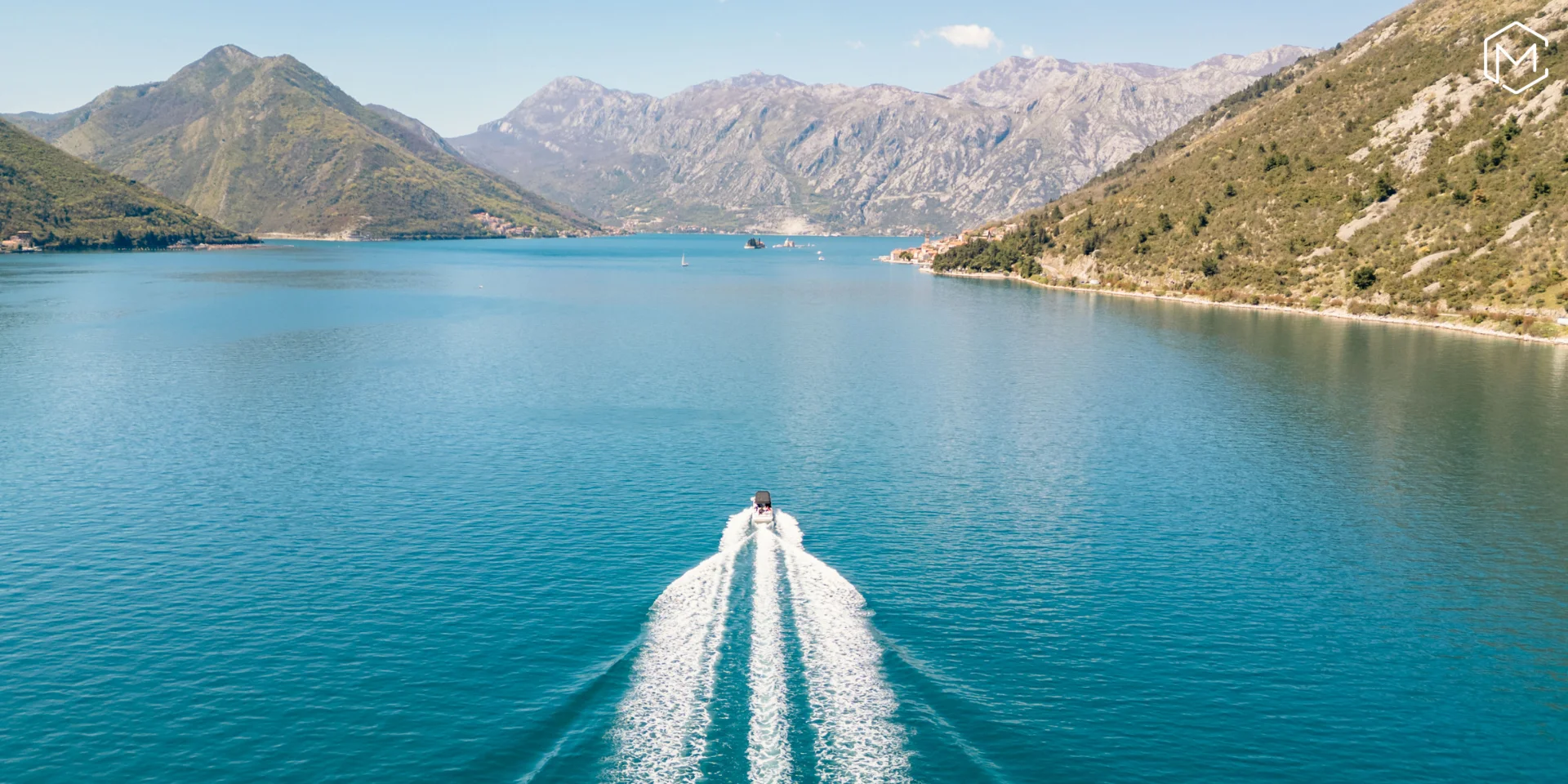 Speedboat arrival across Boka Bay — Adecco Superstars 2026 incentive programme