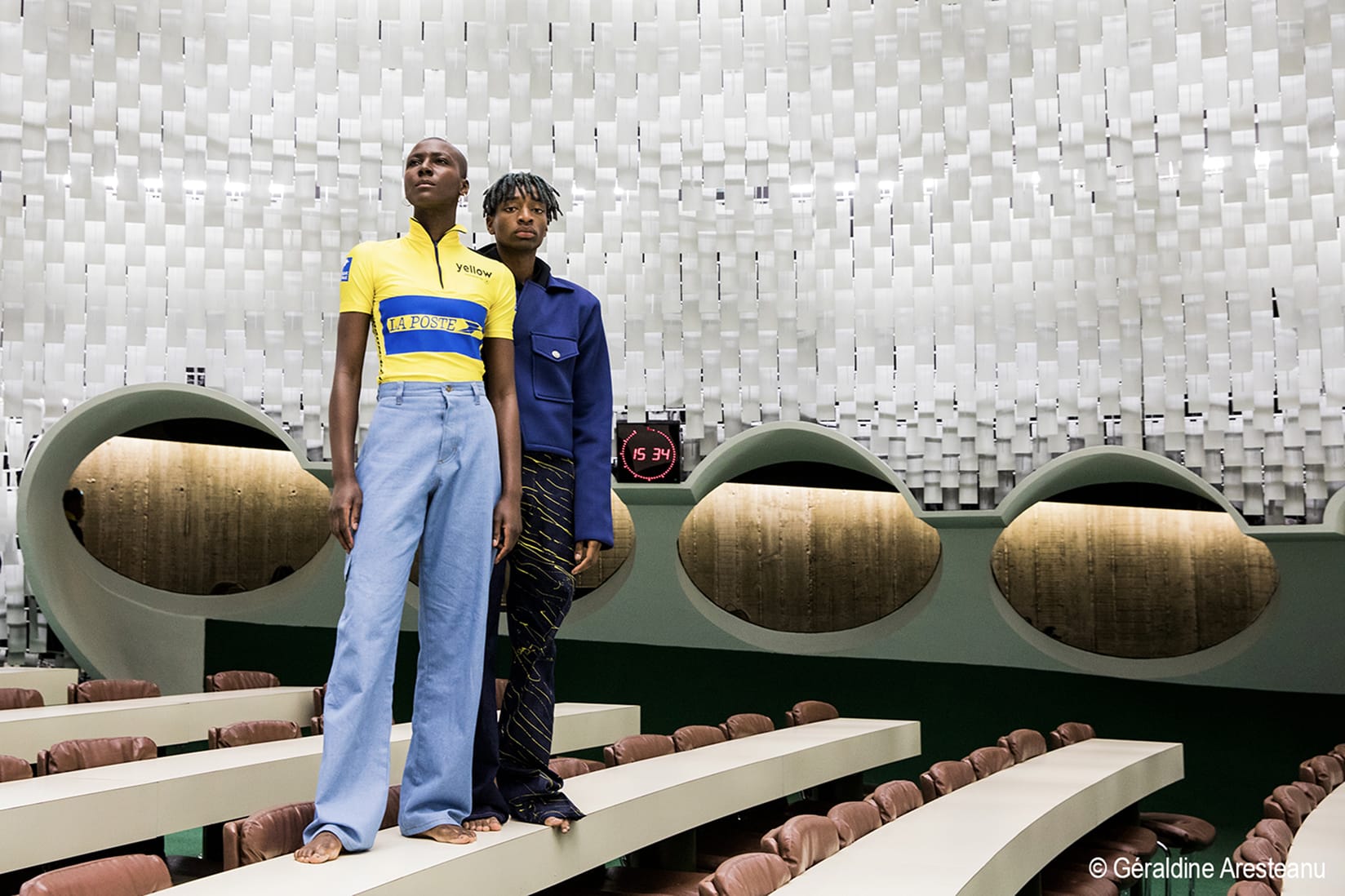 2 mannequins qui posent