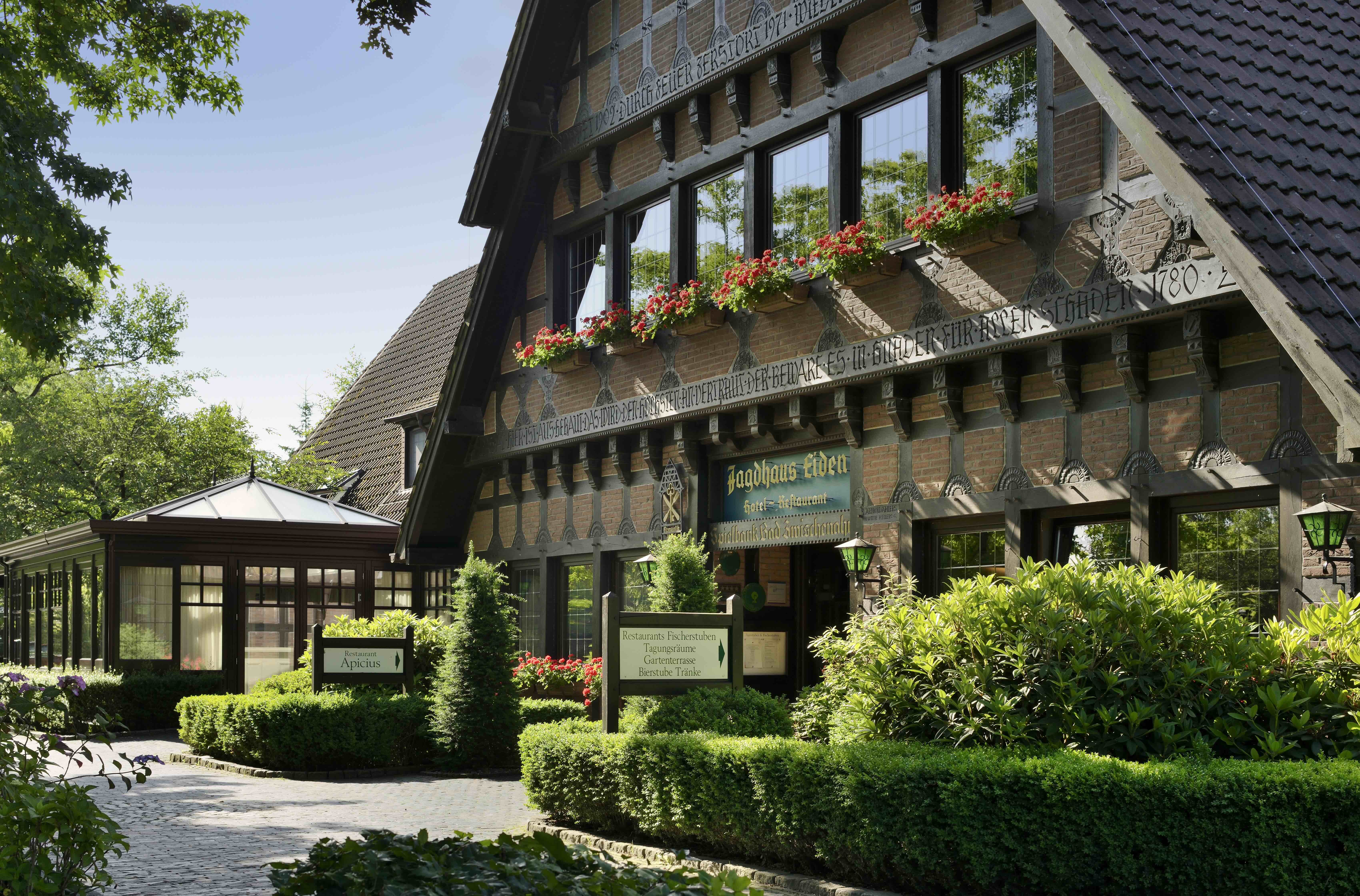 Außenansicht des Romantik Hotel Jagdhaus Eiden am See.