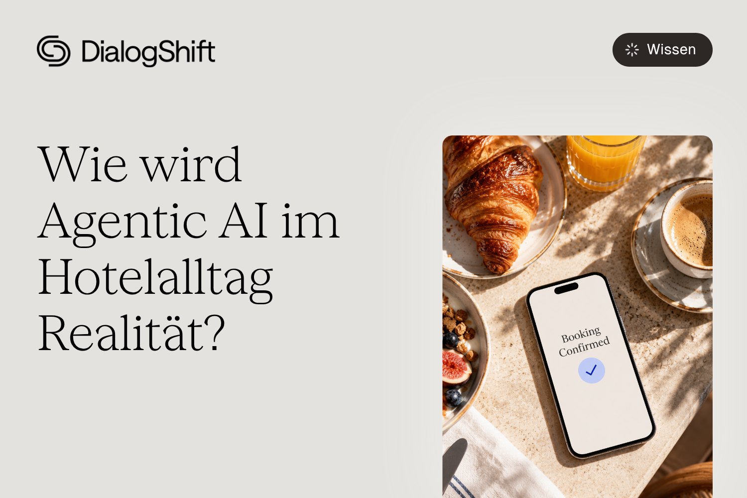 Frühstückstisch im Hotel mit Smartphone und Buchungsbestätigung zur Frage, wie Agentic AI im Hotelalltag Realität wird