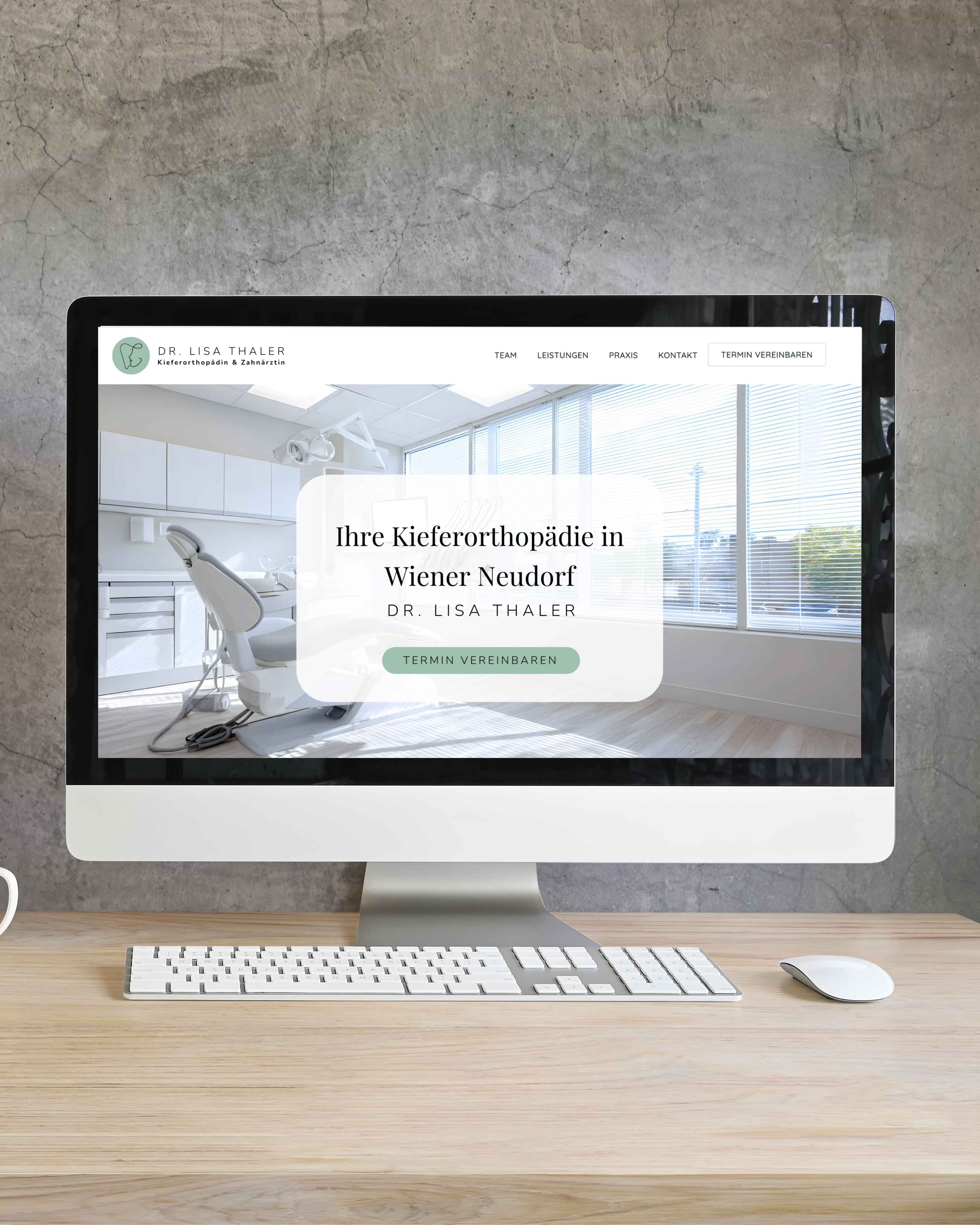 Computer Bildschirm mit Praxis Homepage