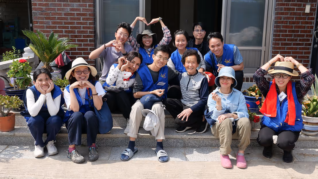 cùng nhau sinh hoạt, thực tập và tình nguyện ở vùng quê Ulsan (Hàn Quốc) cùng với cộng đồng Jungto Society, đến thăm và trò chuyện với những cụ già neo đơn sống một mình (Tháng 5/2024)