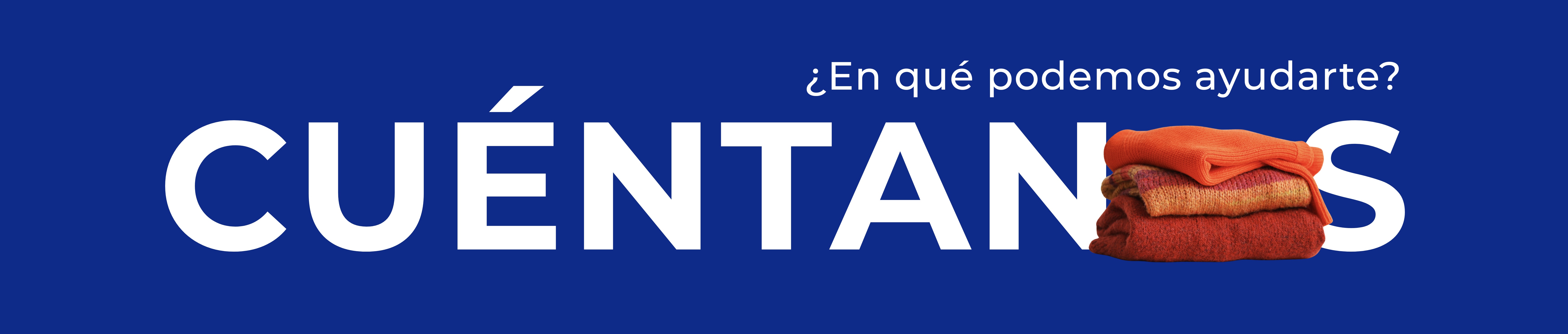 Prendas dobladas sobre fondo azul.