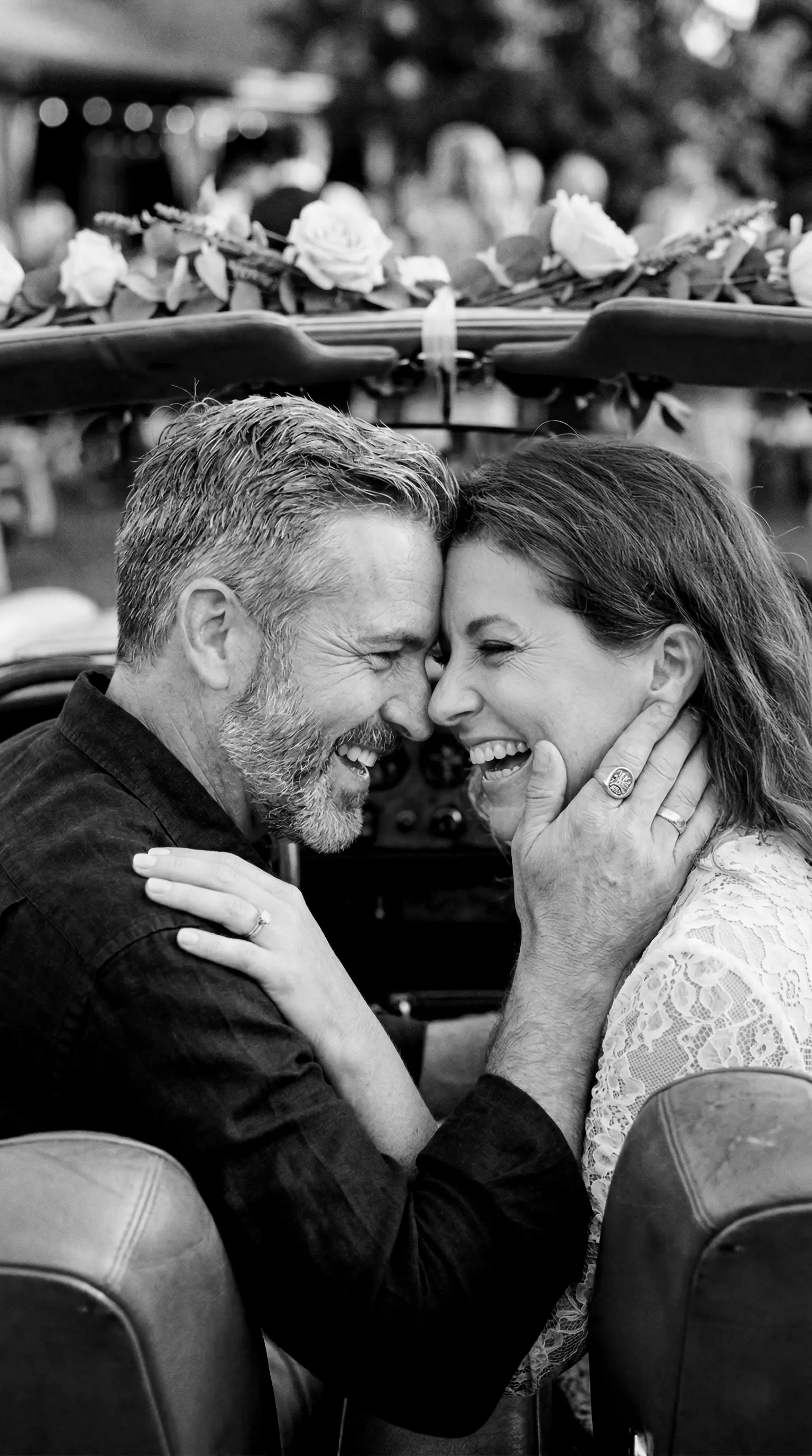 Coppia di sposi sorridente