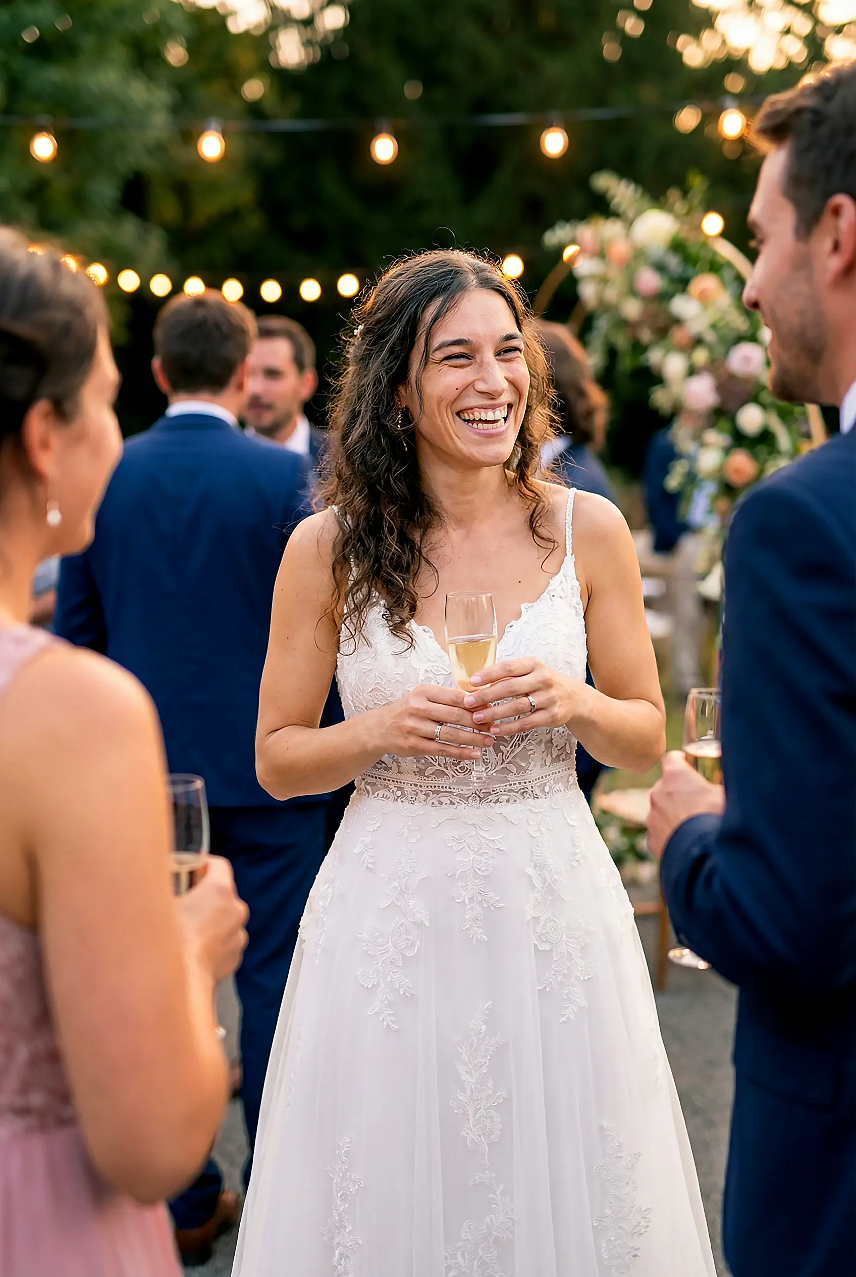 Giovane sposa sorridente