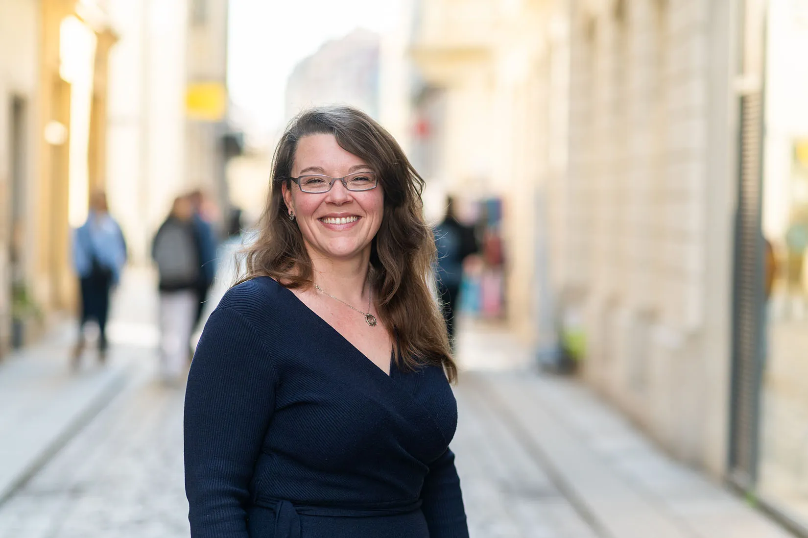 Carolin Knauer: Sachverständige für Objektbesichtigungen und Wohnflächenberechnung mit Fokus auf präzise, normgerechte und nachvollziehbare Flächenermittlungen.