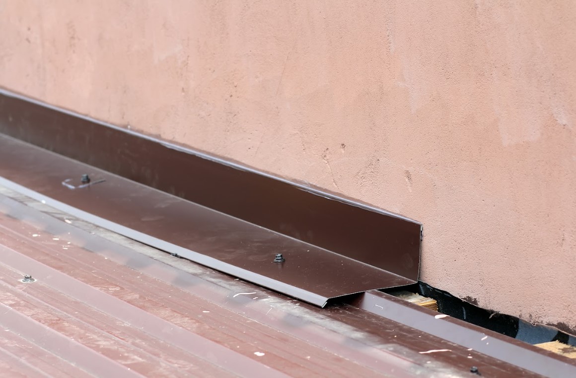 inspect roof flashing