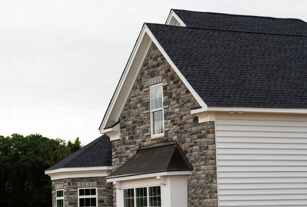 asphalt shingles roof