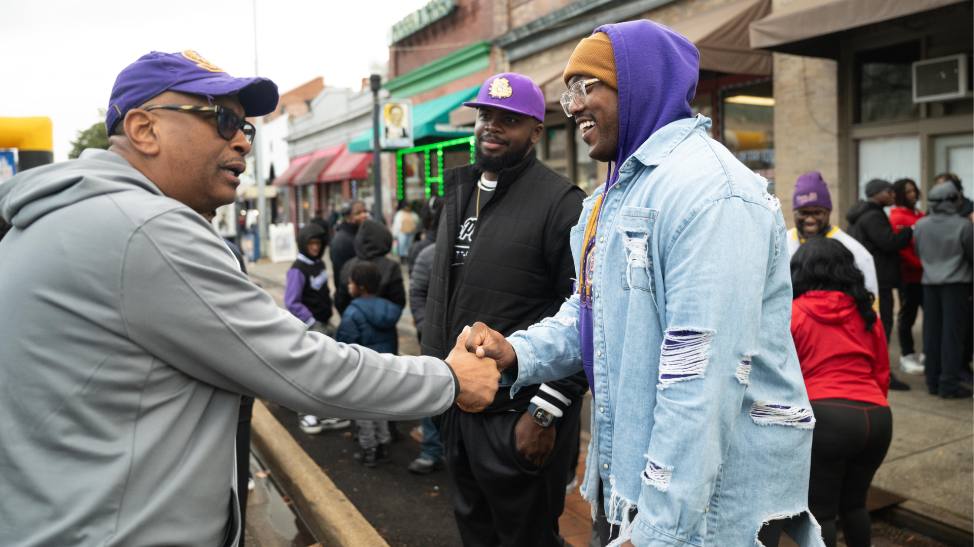 Acclinate community members in conversation