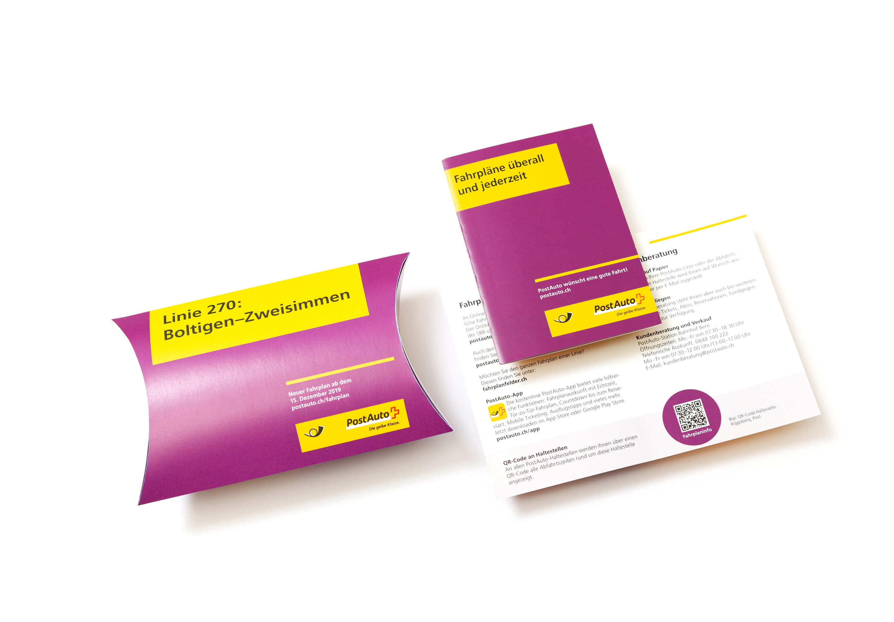 Fahrplan-Set der Linie 270 Boltigen–Zweisimmen von PostAuto mit gelb-violetten Prospekten und QR-Code.