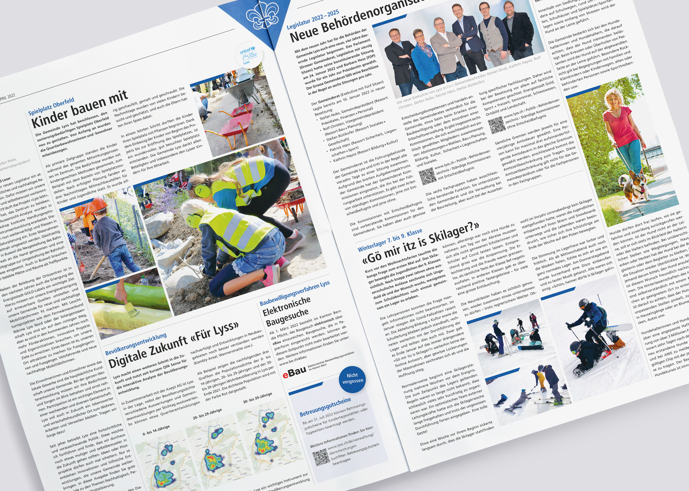 Zweiseitige Informationszeitung mit Artikeln über Kinder beim Bau eines Spielplatzes, digitale Zukunft, neue Behördenorganisation und Winterlager mit Skilagern, inklusive Fotos von Kindern und Erwachsenen bei Aktivitäten.