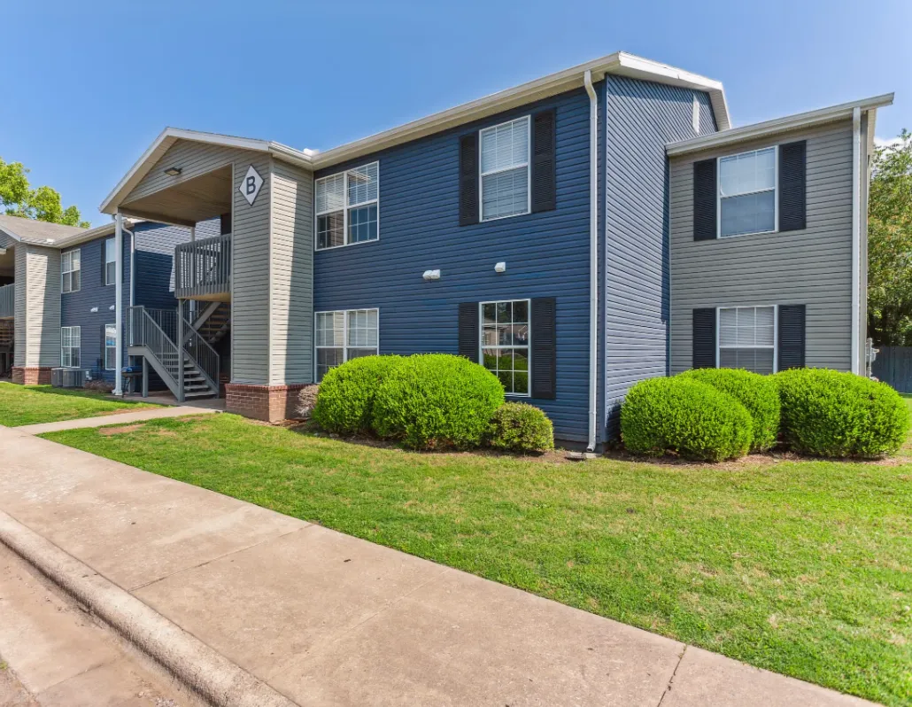 412 Crossing exterior with bushes