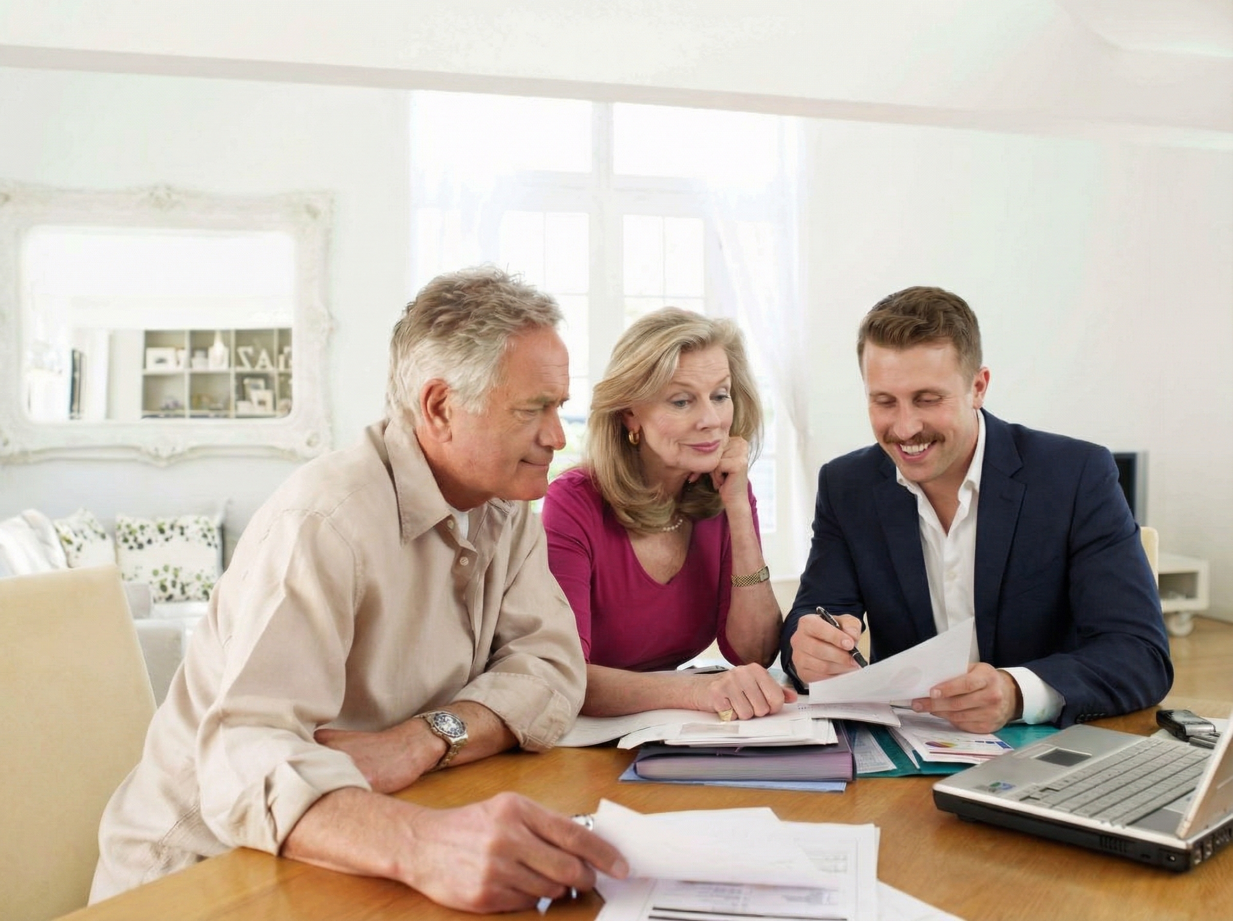 Senior homeowner consulting with a reverse mortgage specialist in Seattle