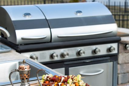 outdoor kitchen in backyard