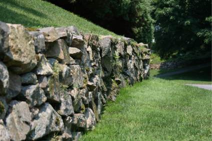 natural retaining wall
