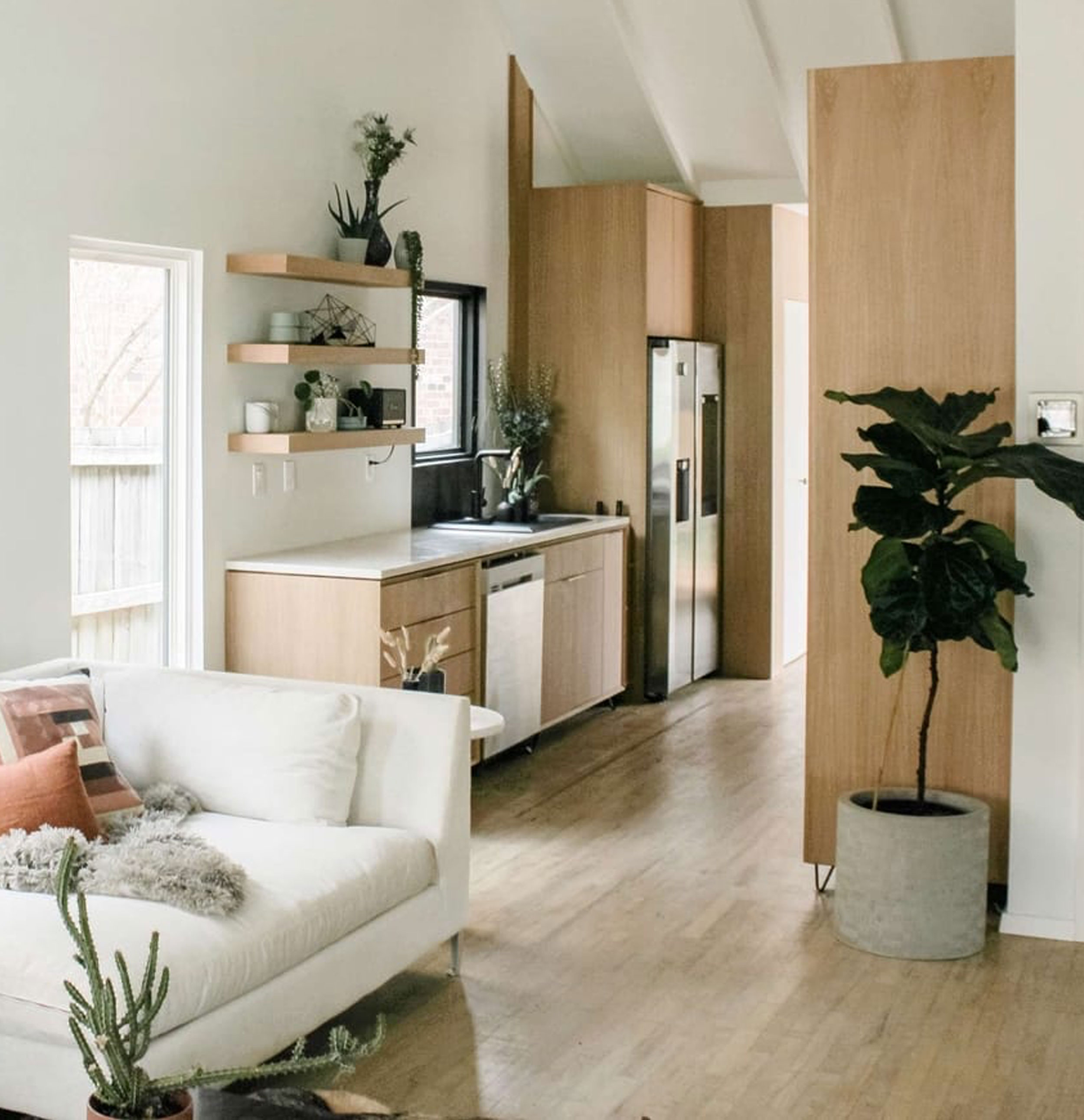 A Thoroughly Modern Cottage In Little Forest Hills