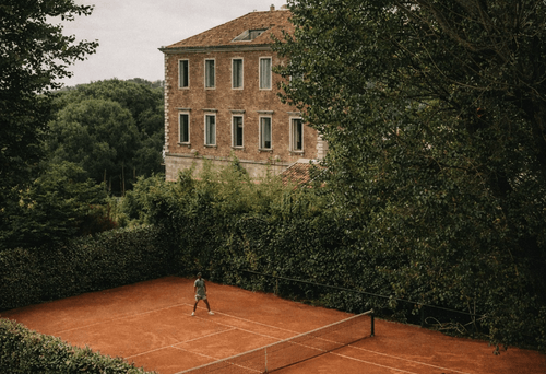 image of brainstorm session with sticky notes (for a b2b saas)