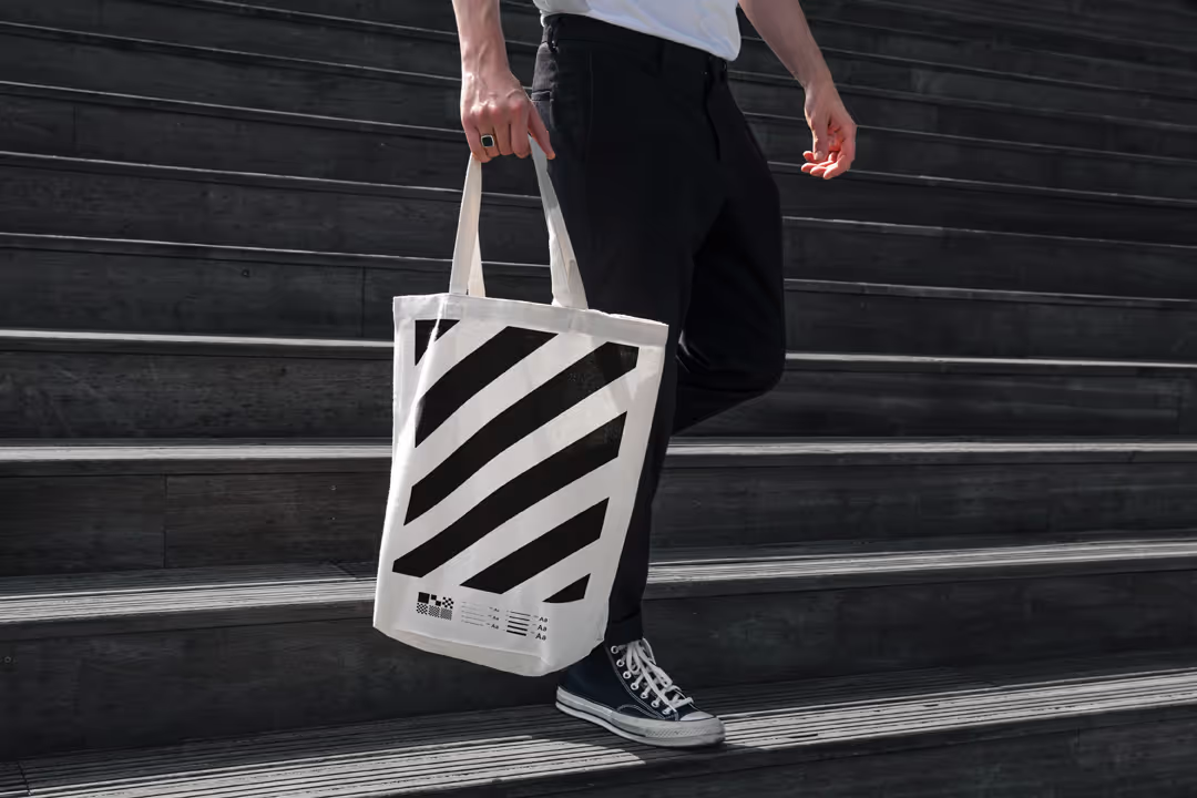 High quality canvas totebag mockup. Fully editable bag and handles!
