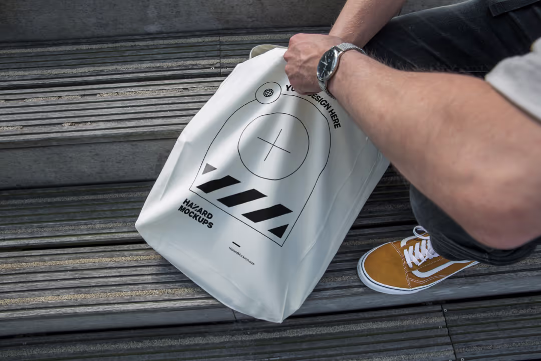 Fully customisable totebag mockup with realistic shadows and 3D wrapping