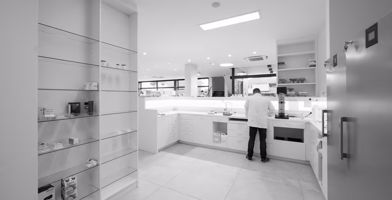 Officine met balie in apotheek Deploige in Ham